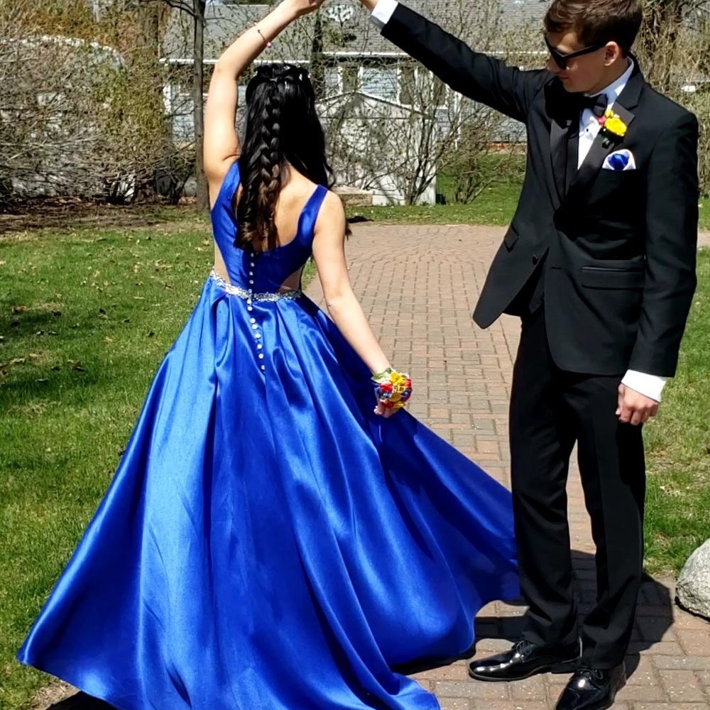 Prom dress - Picture 2 of 3